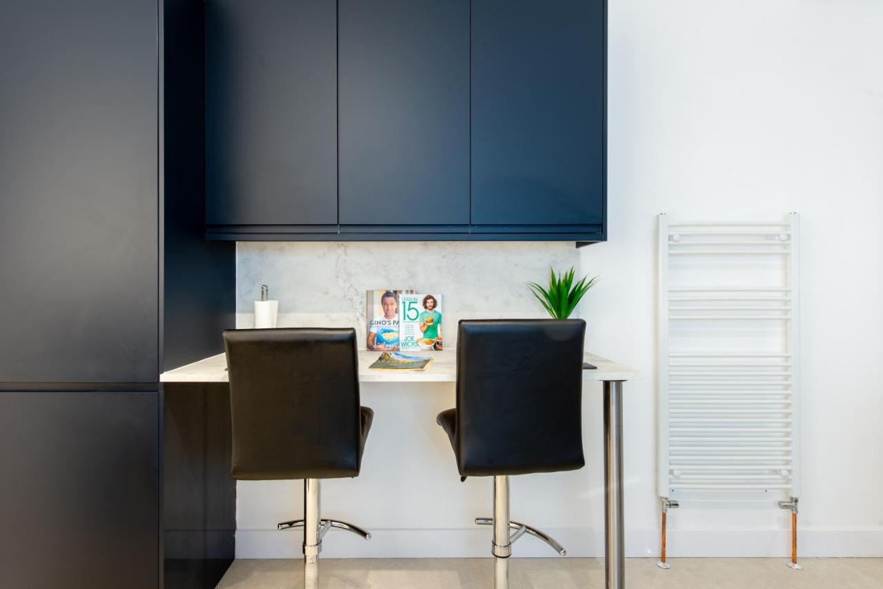 Luxe Maisonette- Parking, 4k Tvs, Leds, Local Snacks And More! *