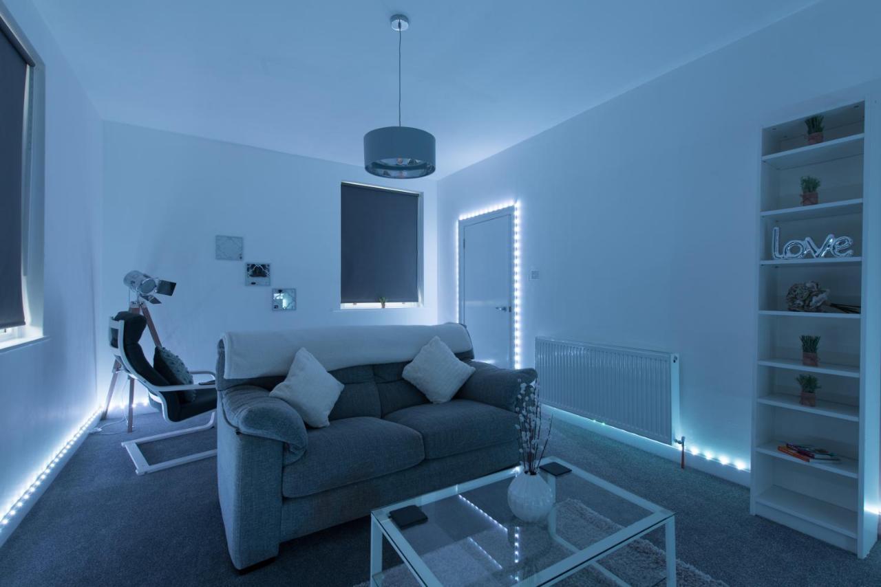 Luxe Maisonette- Parking, 4k Tvs, Leds, Local Snacks And More! Apartment Bath