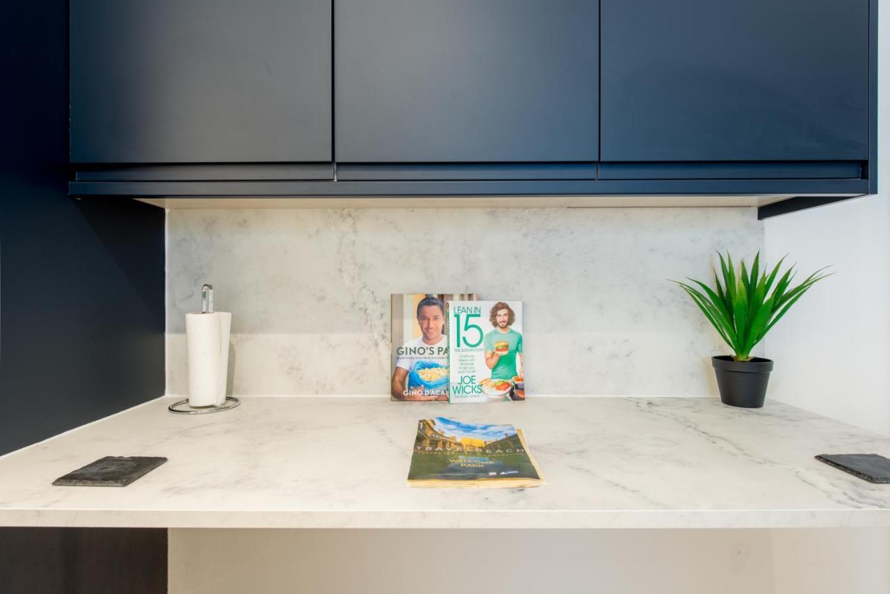 Luxe Maisonette- Parking, 4k Tvs, Leds, Local Snacks And More! Apartment Bath