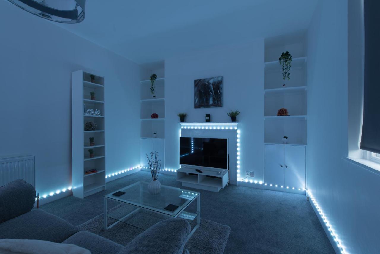 Luxe Maisonette- Parking, 4k Tvs, Leds, Local Snacks And More! Apartment *