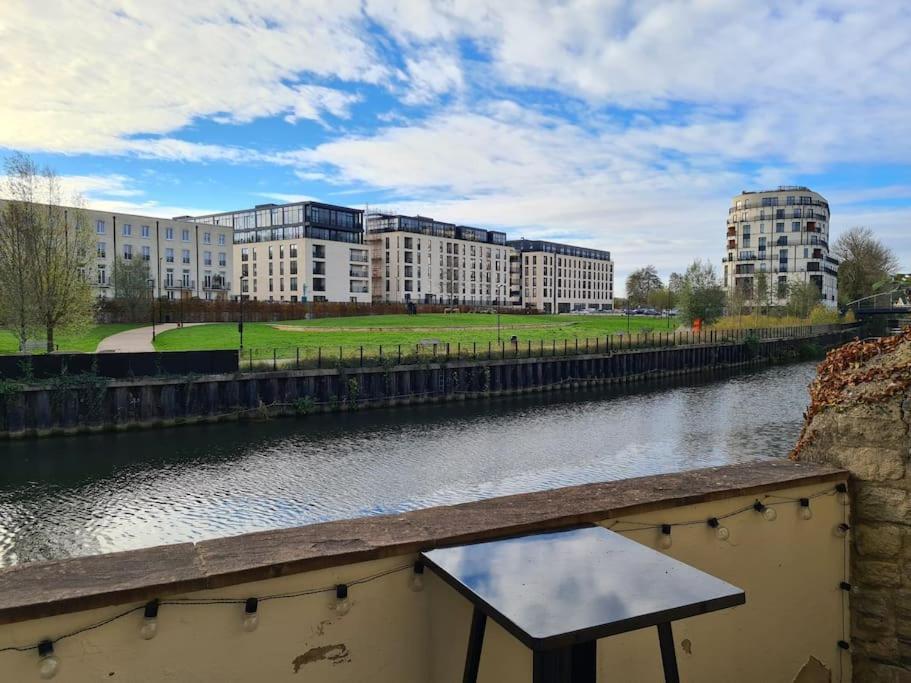 Riverside Apartment *