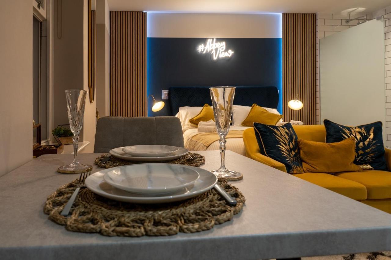 Abbey View Apartment *