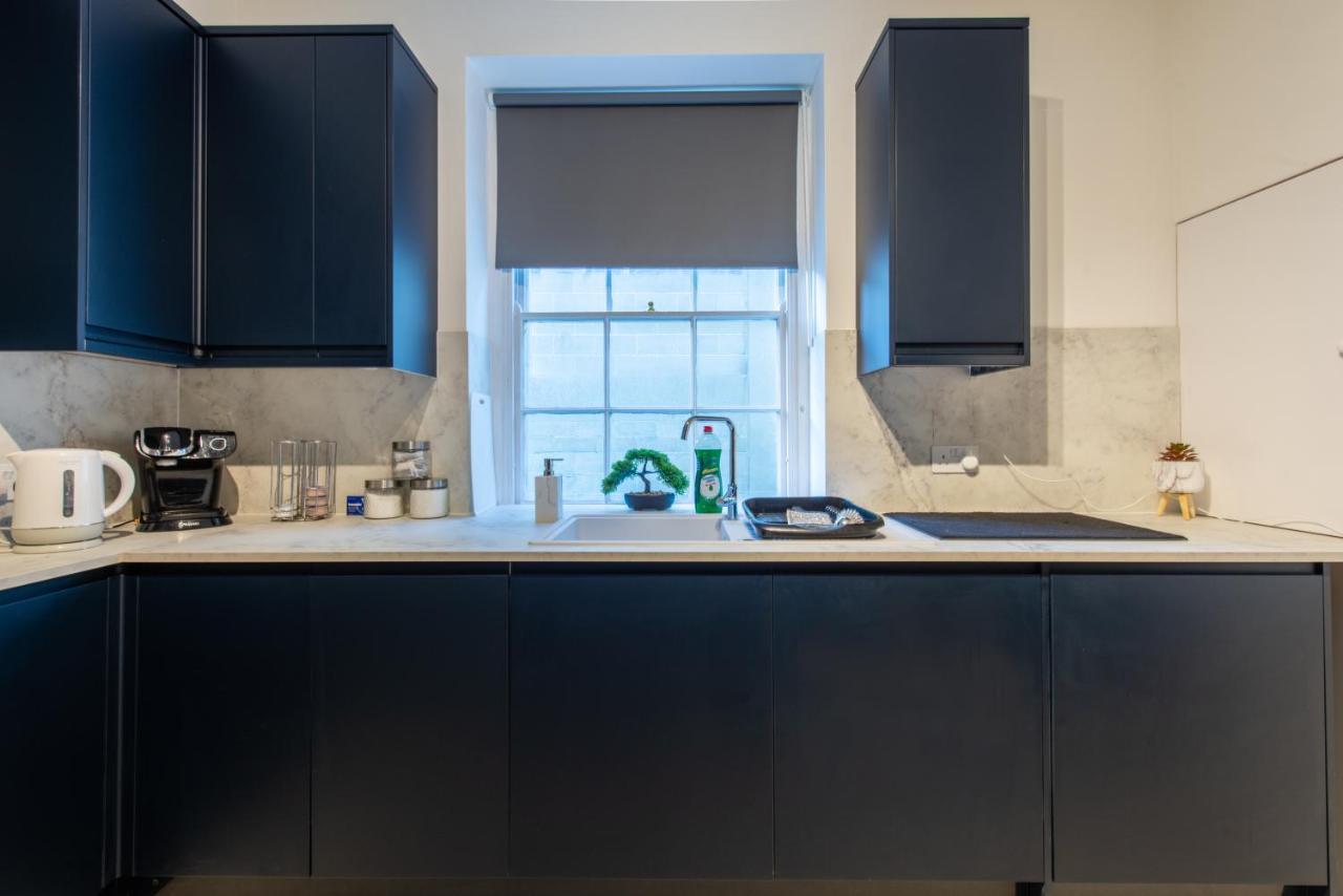 Apartment Luxe Maisonette- Parking, 4k Tvs, Leds, Local Snacks And More!