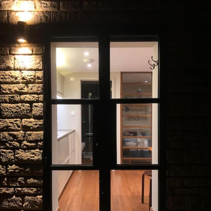 The Hideaway Apartment, Apartment