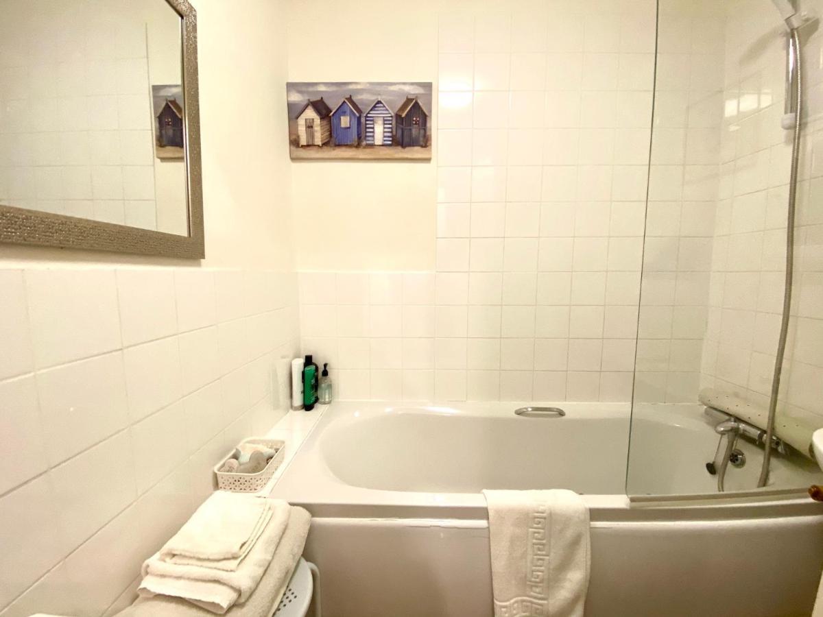 Apartment Grosvenor In - Great For Families, Groups, Couples, 80 Sq M, Parking