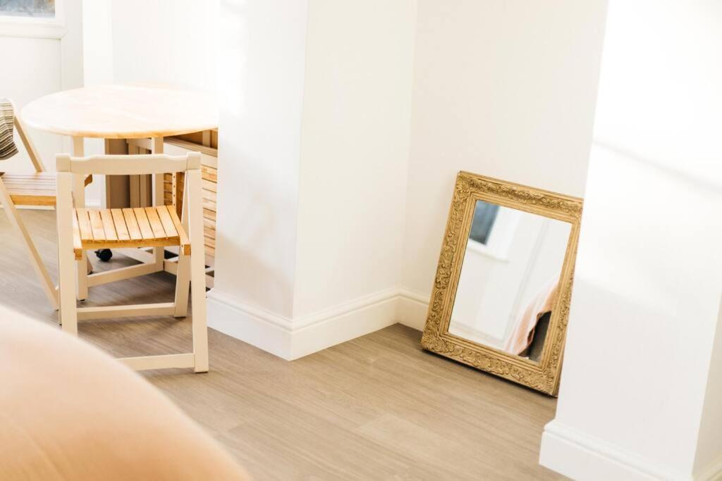 New -bright -fresh - With Parking & For Electric Cars * Bath