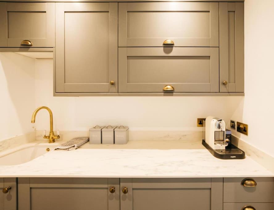 New -bright -fresh - With Parking & For Electric Cars Apartment