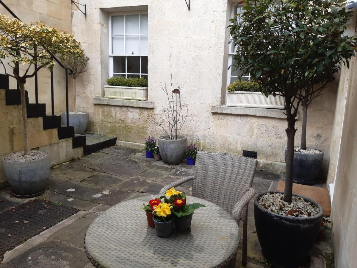 Royal Crescent Courtyard *