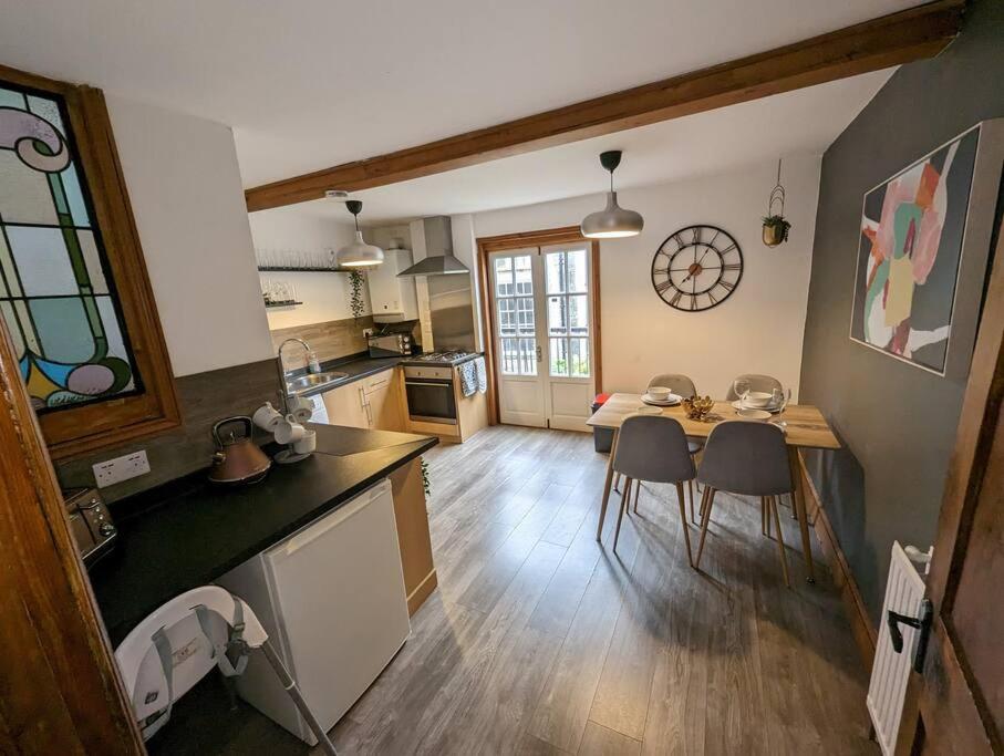 River Street Rest Apartment