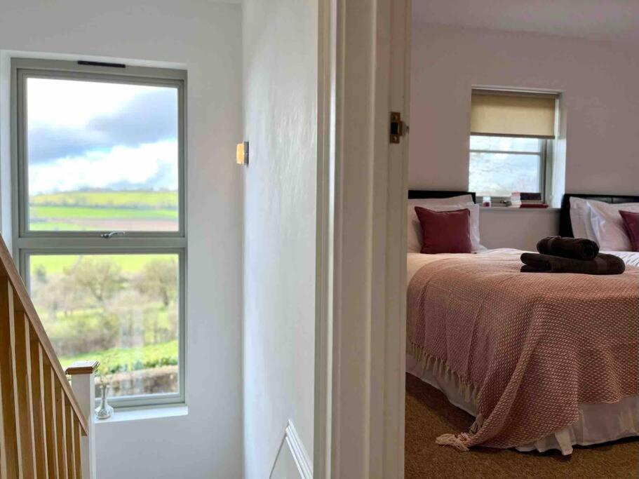Holiday home The Gables - Spacious House, Picturesque Views & Free Parking *