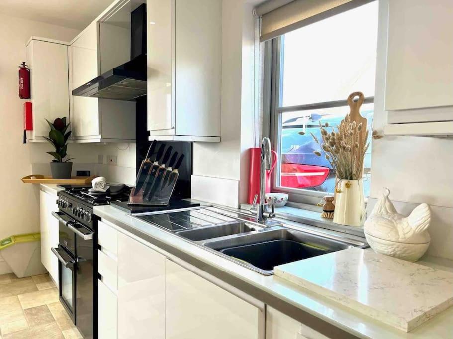 Holiday home The Gables - Spacious House, Picturesque Views & Free Parking Bath