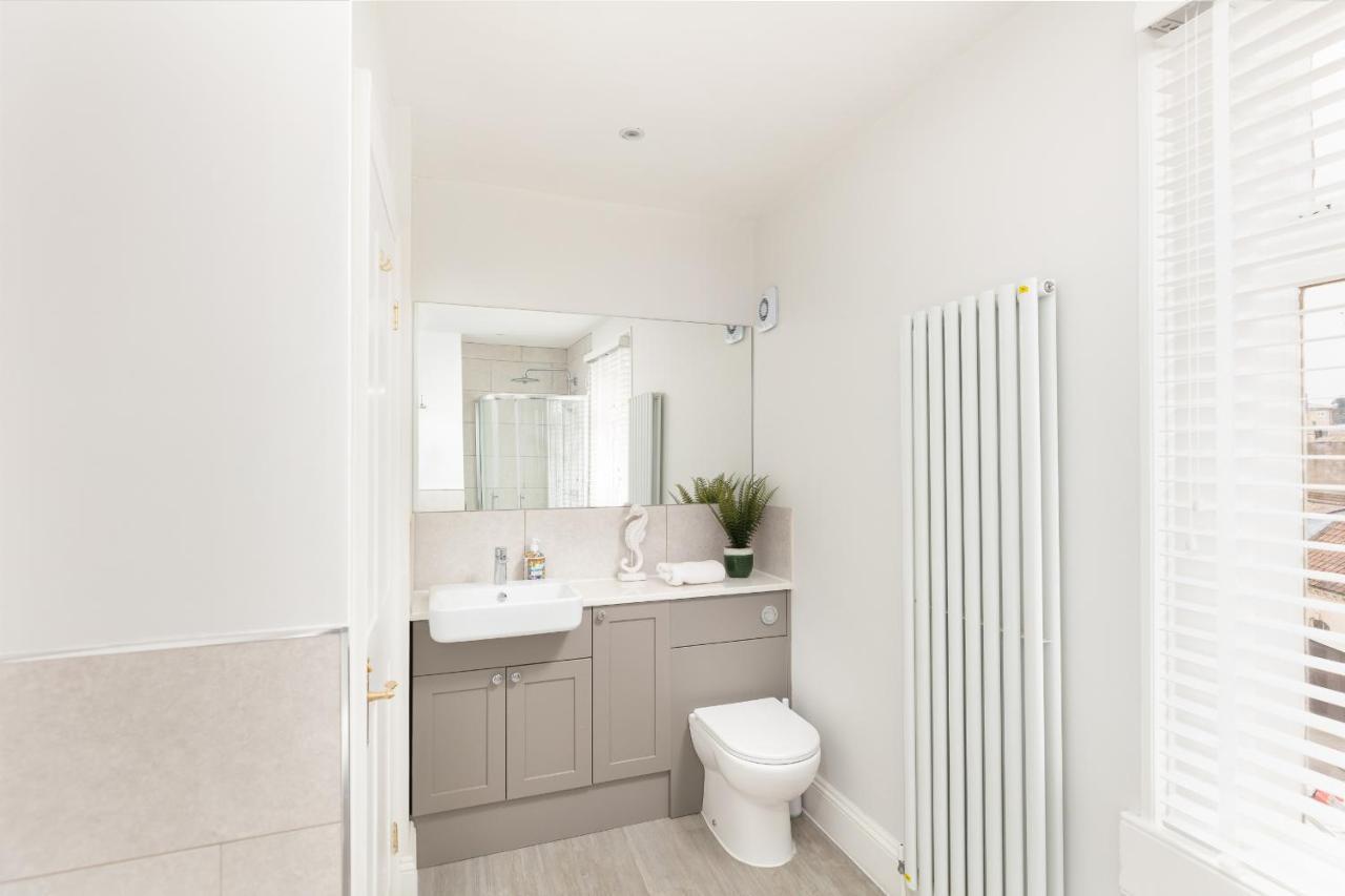 5 Bedroom Magnificent Georgian Townhouse- Centre