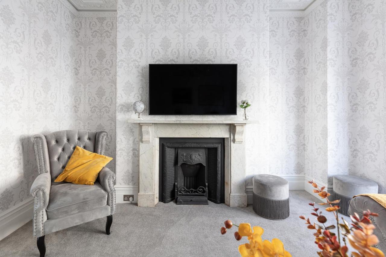 5 Bedroom Magnificent Georgian Townhouse- Centre Bath