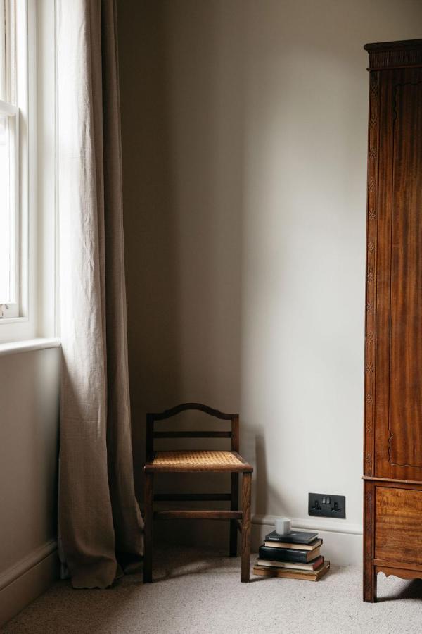 The Curator's - Spacious 2 Bedrooms * Bath