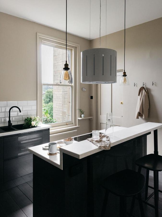 The Curator's - Spacious 2 Bedrooms * Bath