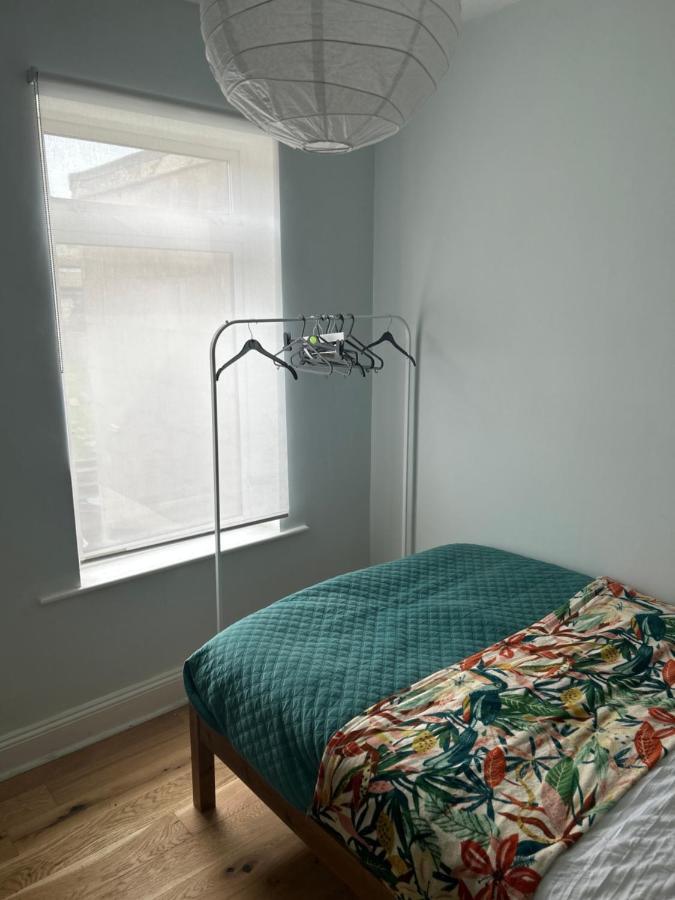 Homestay Accommodation, Near With Free Parking And High Speed Wi-fi *