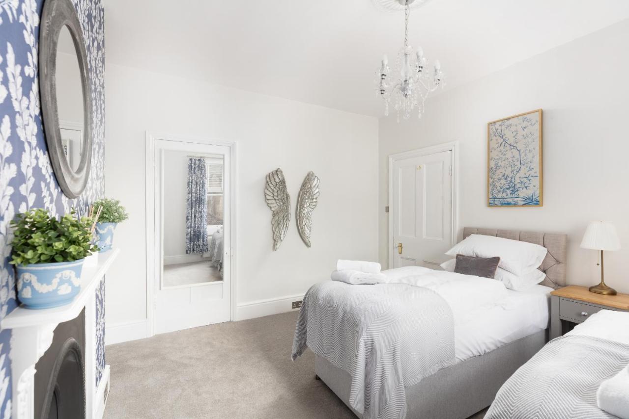 5 Bedroom Magnificent Georgian Townhouse- Centre * Bath