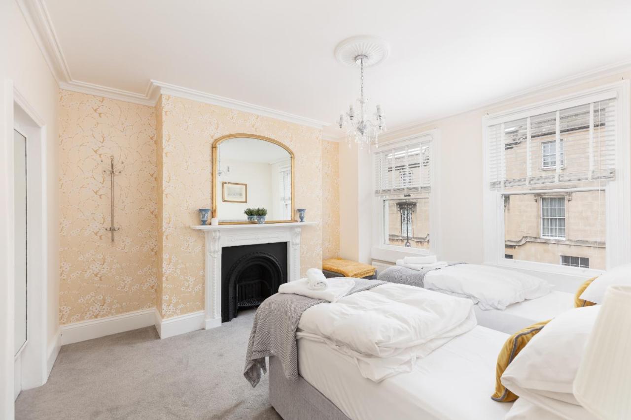 5 Bedroom Magnificent Georgian Townhouse- Centre Apartment *
