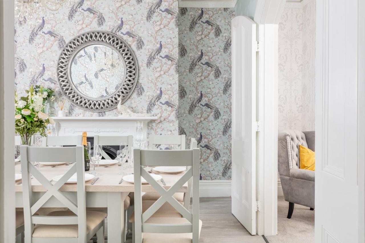 5 Bedroom Magnificent Georgian Townhouse- Centre Apartment *