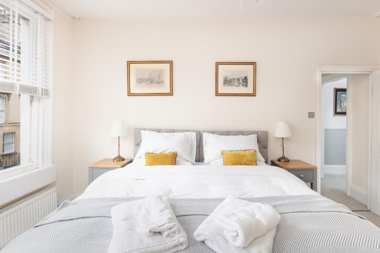Apartment 5 Bedroom Magnificent Georgian Townhouse- Centre Bath