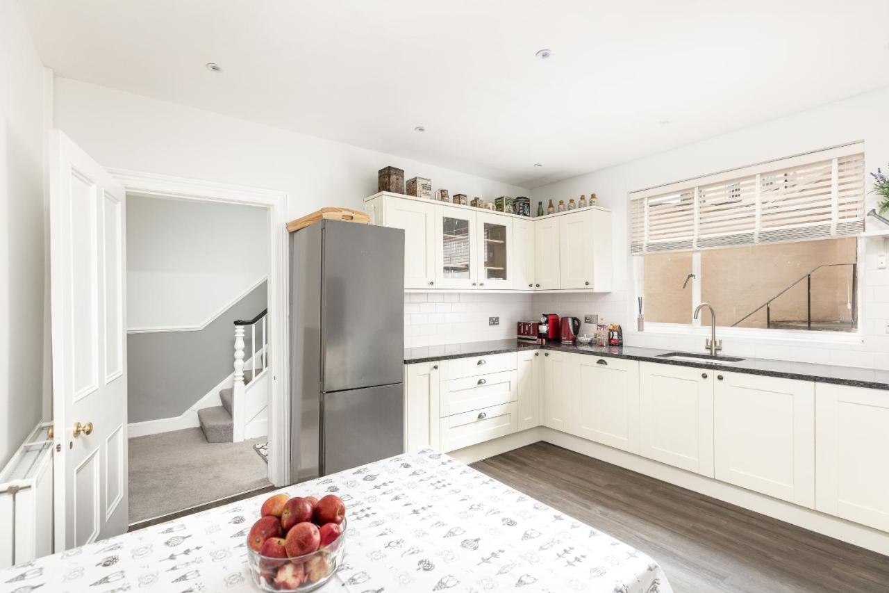 5 Bedroom Magnificent Georgian Townhouse- Centre Apartment Bath