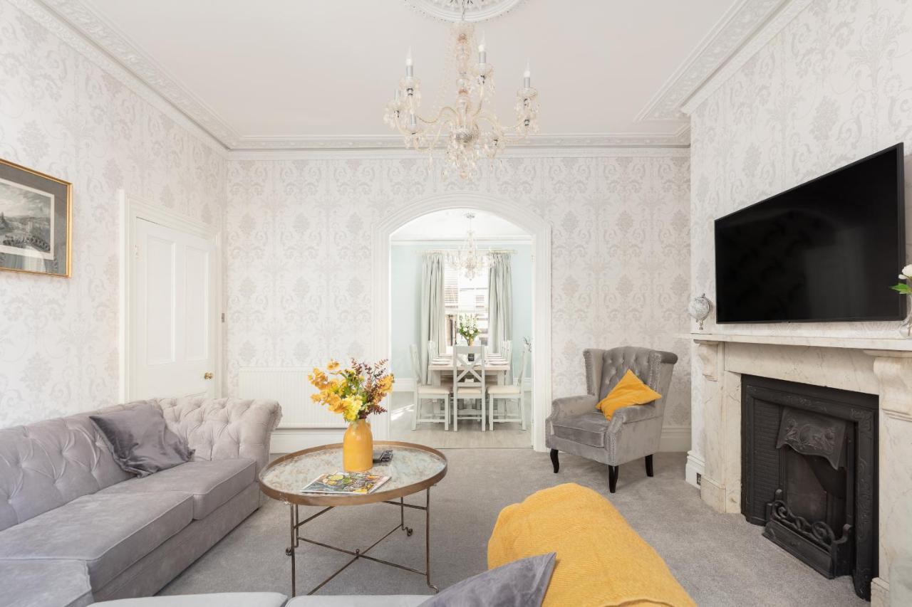 Apartment 5 Bedroom Magnificent Georgian Townhouse- Centre Bath