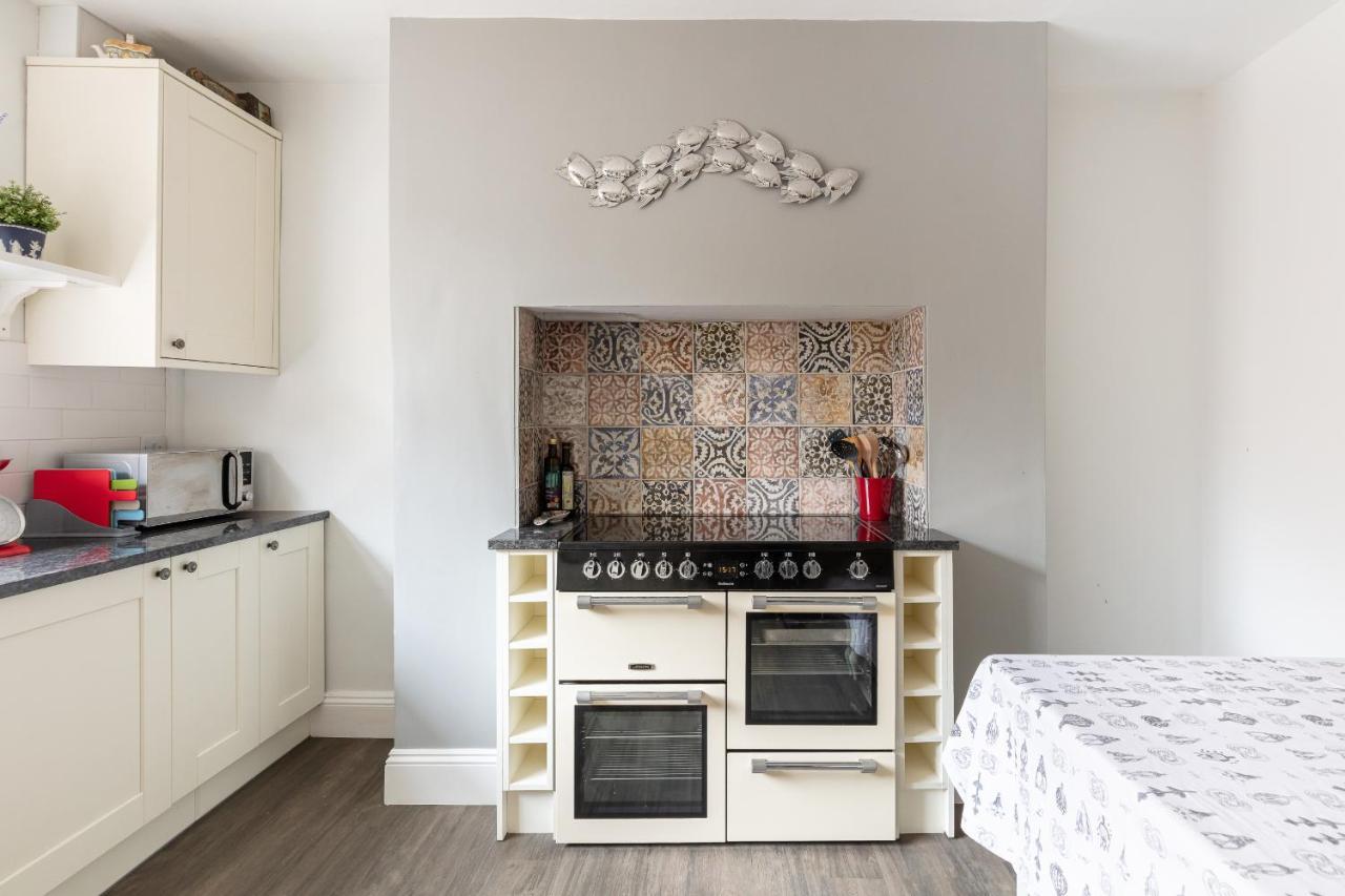 5 Bedroom Magnificent Georgian Townhouse- Centre
