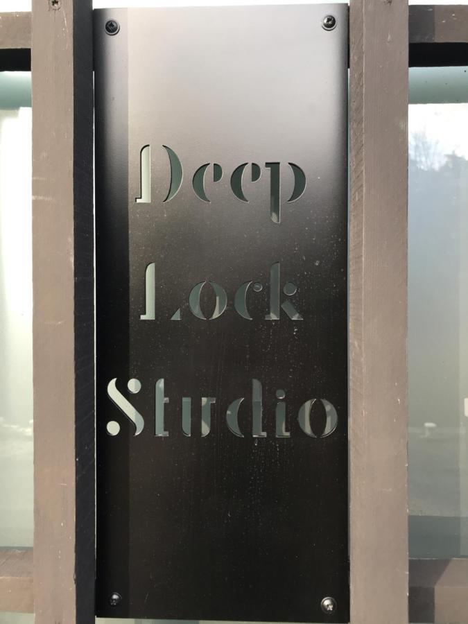Deep Lock Bath