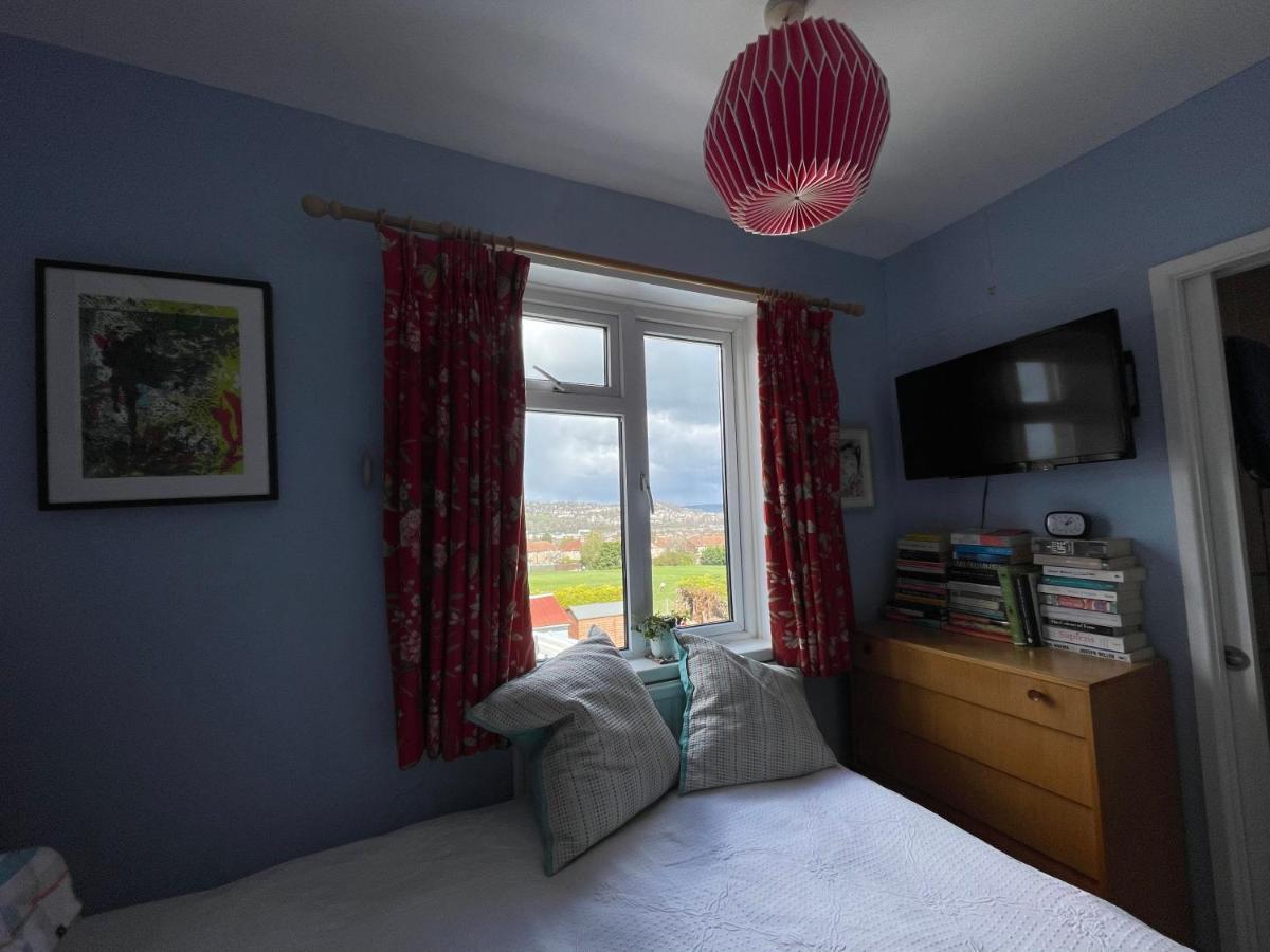 Artist's With Views Over Homestay Bath