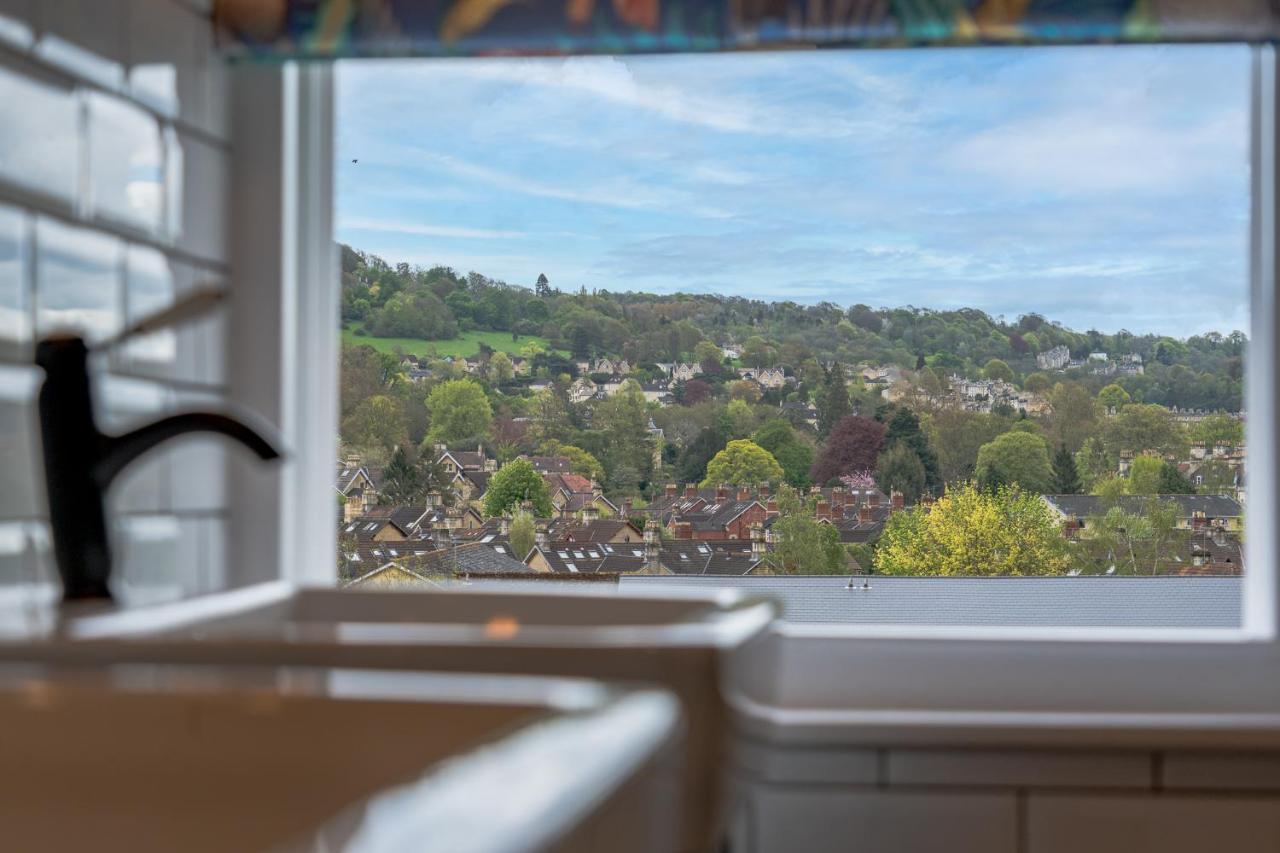 Luxurious Grand 6 Bedroom In - Perfect For Groups & Sleeps 12! Holiday home
