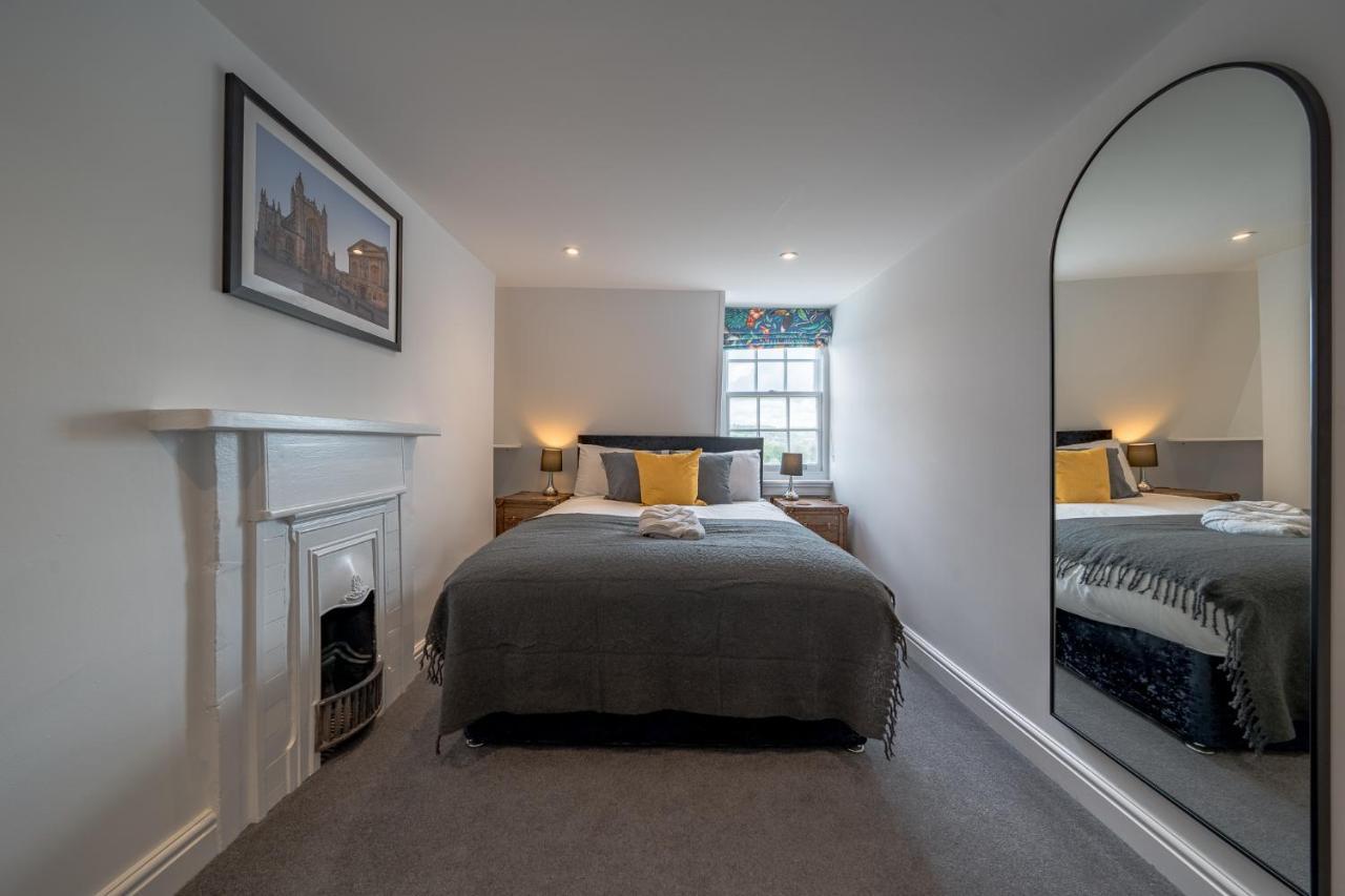 Holiday home Luxurious Grand 6 Bedroom In - Perfect For Groups & Sleeps 12! Bath