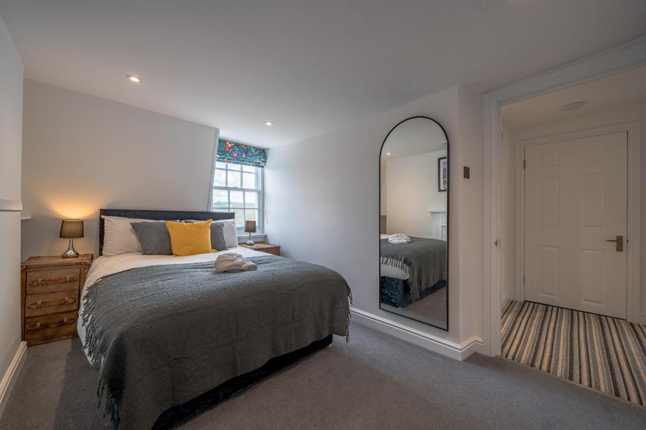 Holiday home Luxurious Grand 6 Bedroom In - Perfect For Groups & Sleeps 12!