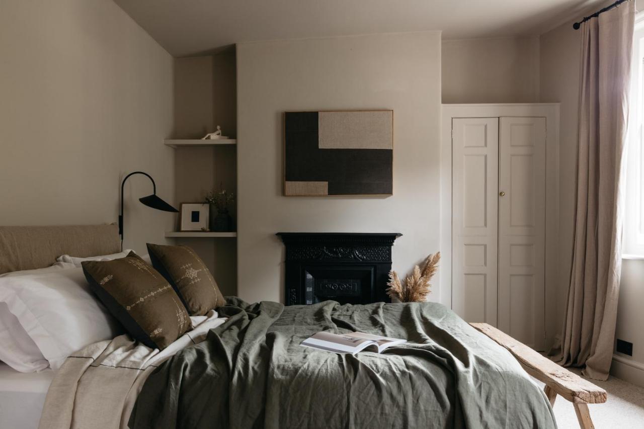 The Curator's - Spacious 2 Bedrooms Apartment Bath