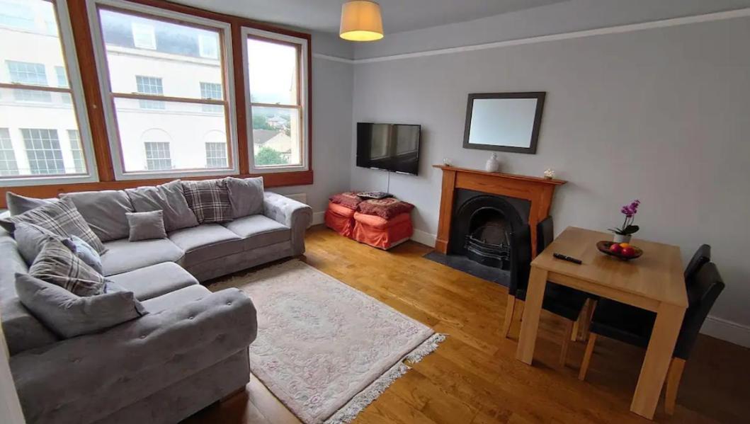 The Henrietta - With Parking Apartment Bath