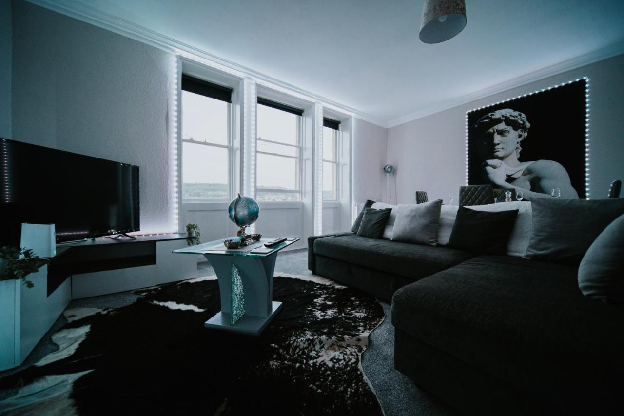 Roman Penthouse- City Skyline Views, 4k Tvs, 5g Wifi And More! *