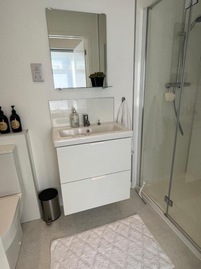 Cosy 1 Bedroom 10min Drive To Centre,free Parking Apartment Bath