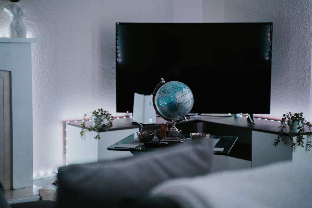 Roman Penthouse- City Skyline Views, 4k Tvs, 5g Wifi And More! *
