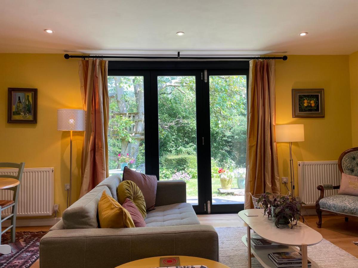 Garden Hideaway, Self-contained, Edge Of Apartment
