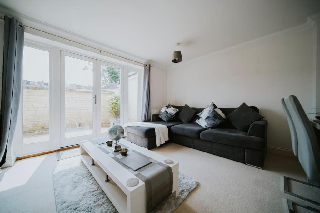 Linen Cottage- Parking, Leds, 4k Tvs, 5g Wifi And More! Holiday home