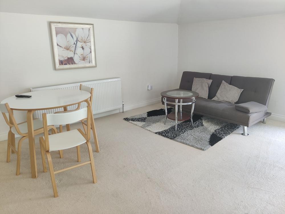 Guest house Wentworth House - Free Parking 4*