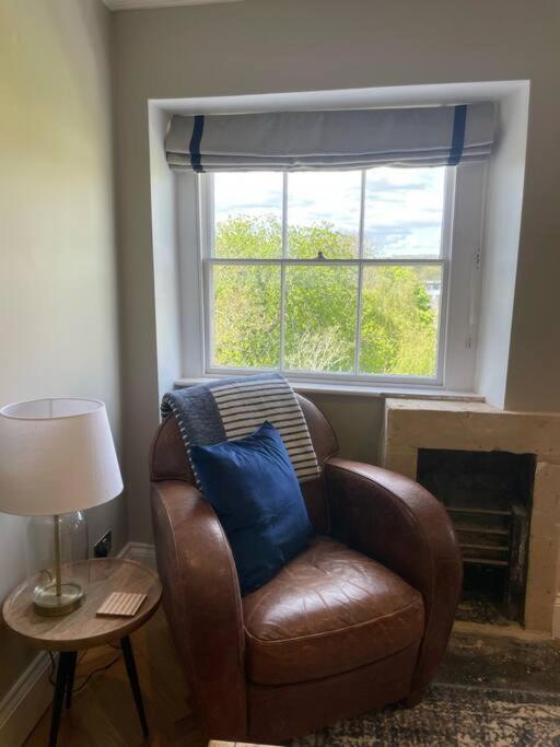 Crescent Penthouse With Stunning Views And Free Parking Apartment Bath