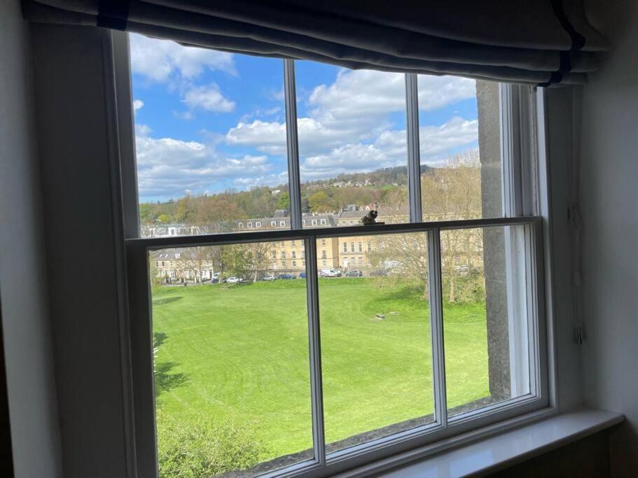 Apartment Crescent Penthouse With Stunning Views And Free Parking