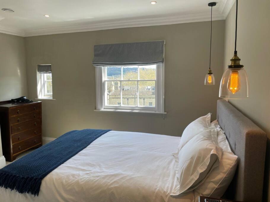 Crescent Penthouse With Stunning Views And Free Parking Apartment