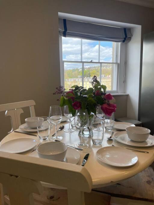 Crescent Penthouse With Stunning Views And Free Parking Apartment *