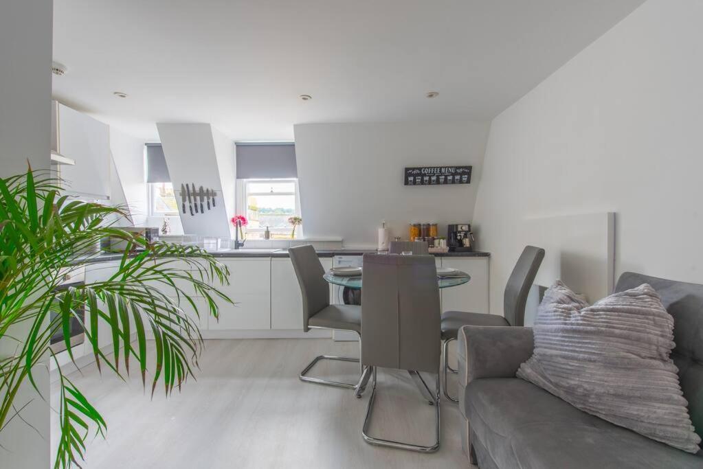 Apartment Parade Gardens Boutique Apartments- Central, Grade I Listed, 4k Tvs, Hidden Views Bath
