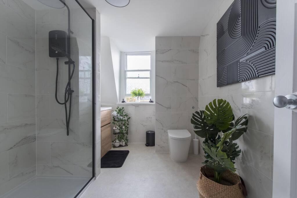 Apartment Parade Gardens Boutique Apartments- Central, Grade I Listed, 4k Tvs, Hidden Views Bath