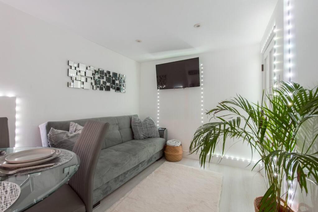 Apartment Parade Gardens Boutique Apartments- Central, Grade I Listed, 4k Tvs, Hidden Views Bath