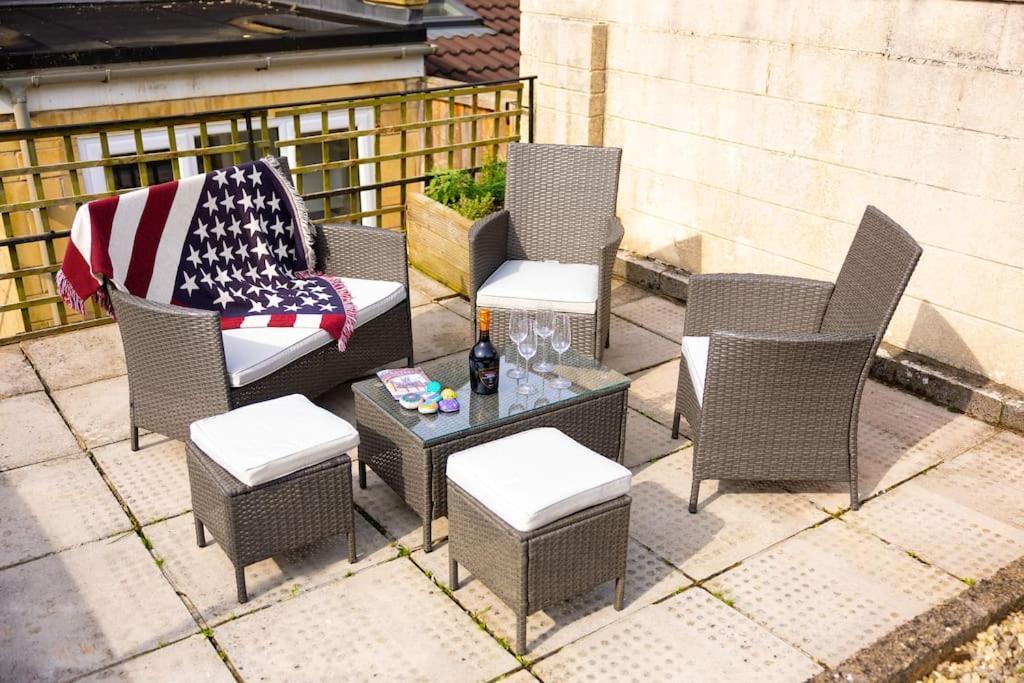 Pure B - Welcoming 3 Bed House Free Parking & Wifi Bath