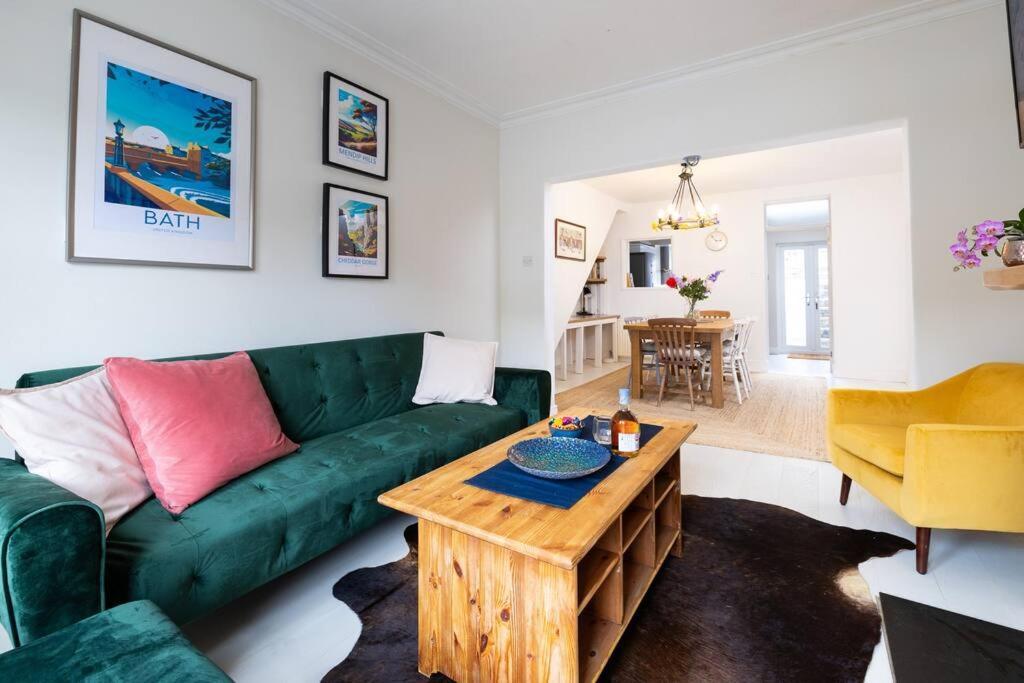 Pure B - Welcoming 3 Bed House Free Parking & Wifi Bath