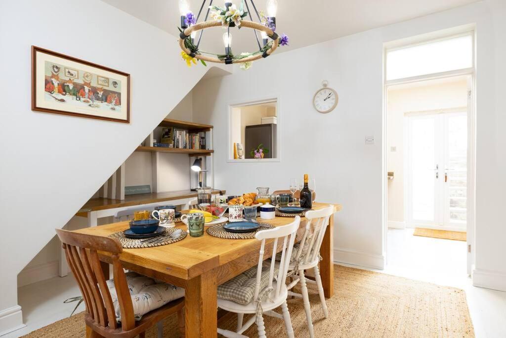 Pure B - Welcoming 3 Bed House Free Parking & Wifi *